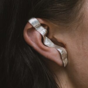 Line anatomical earcuff